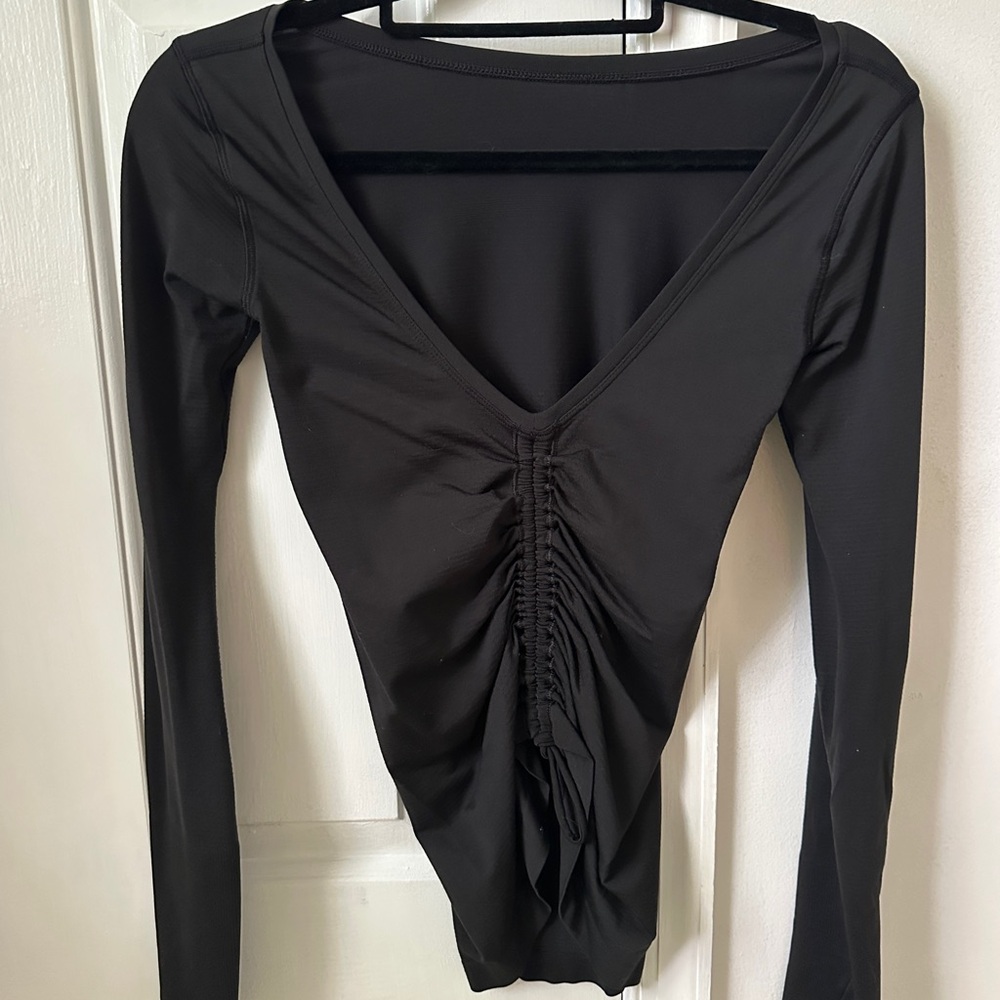 Lululemon Athletica Black Fitted Long Sleeve scrunched back size-small